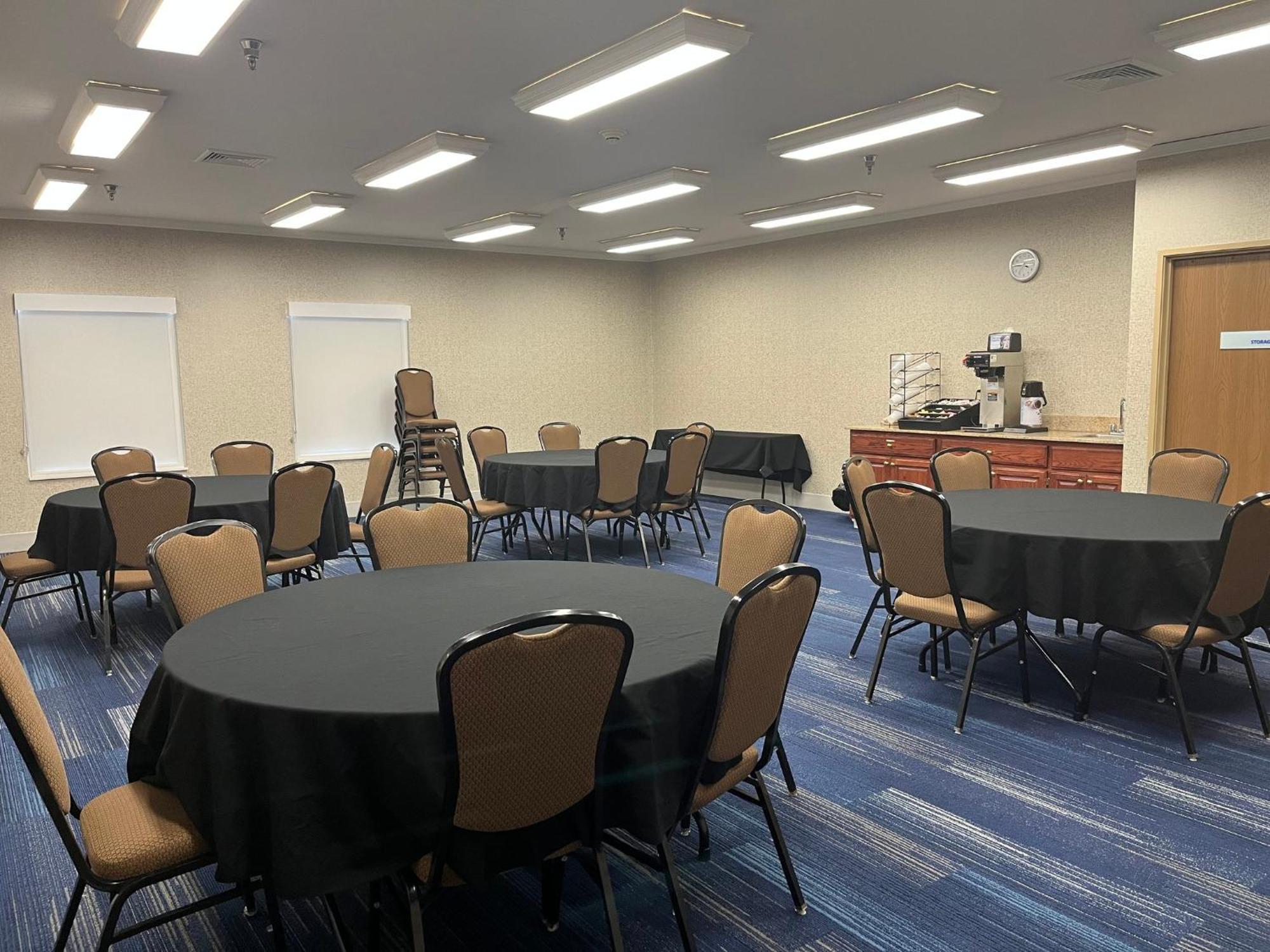 Holiday Inn Express Hotel & Suites Sioux Falls At Empire Mall By Ihg Exteriör bild