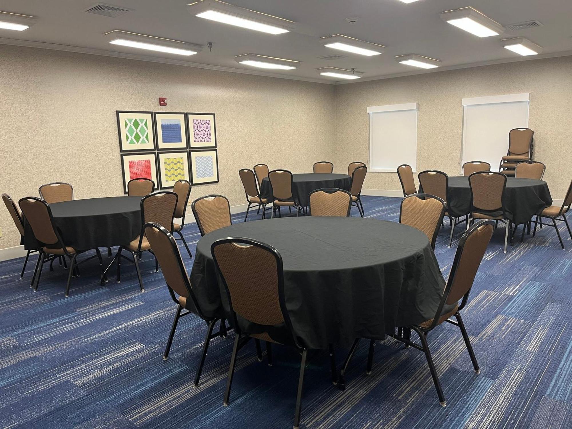 Holiday Inn Express Hotel & Suites Sioux Falls At Empire Mall By Ihg Exteriör bild